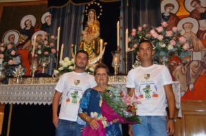 La U.D. Punta del Caimán ofrenda a la Virgen del Mar antes de las fiestas