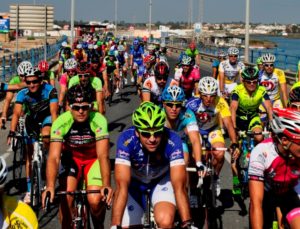 ciclistas-famosos-y-aficionados-pedalearan-juntos-en-la-jose-canavate