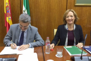 Carmen Ortiz apela a la corresponsabilidad de Junta y sector para solucionar la crítica situación de la chirla en el Golfo de Cádiz