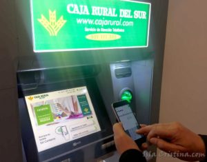 Caja Rural del Sur ofrece la operativa 'DiMo' para enviar dinero en efectivo a cajeros y poder retirarlo sin necesidad de tarjeta