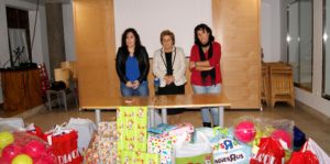 El Ayuntamiento isleño entrega los juguetes de la Campaña 'Ningún Niño sin Juguete'