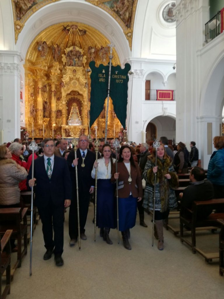 Isla Cristina se postra ante la Virgen del Rocío