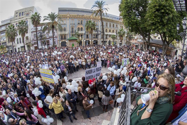 Manifiesto leído en la plaza de las Monjas, tras la manifestación ciudadana por una sanidad digna
