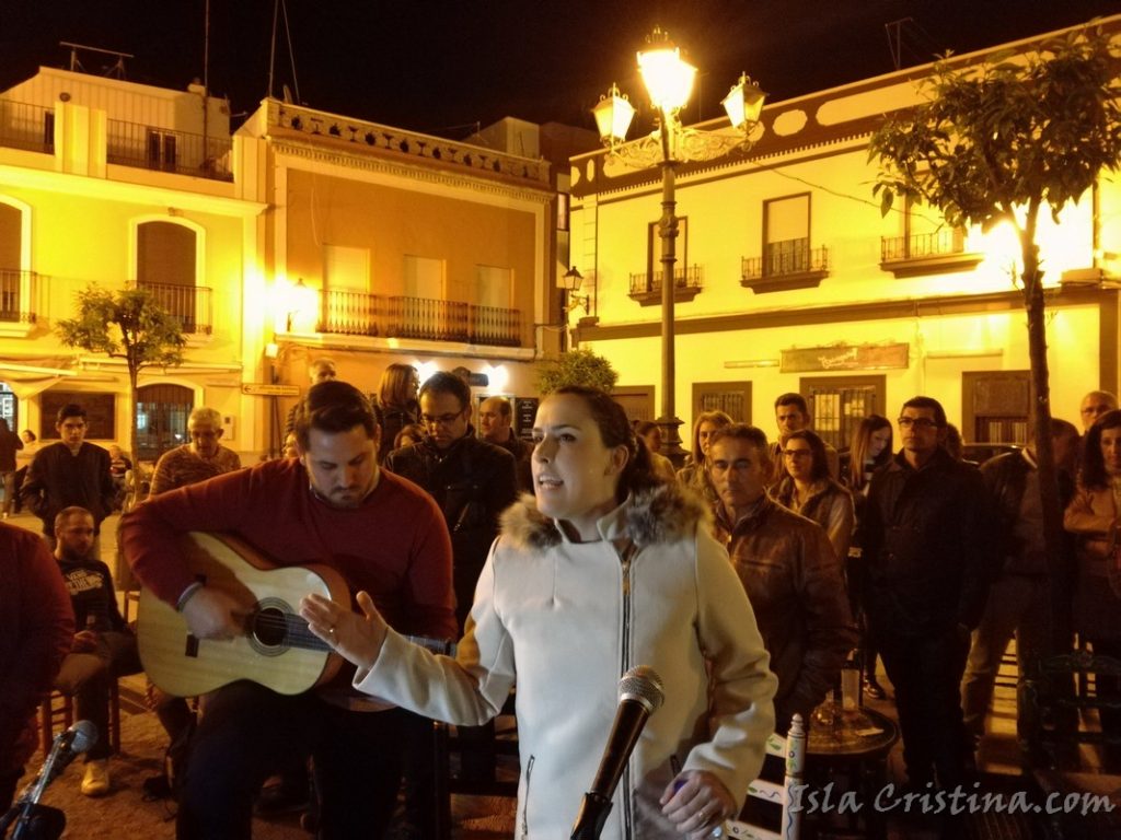 Rocío Pereles canta la Salve en la Hermandad del Rocío de Isla Cristina