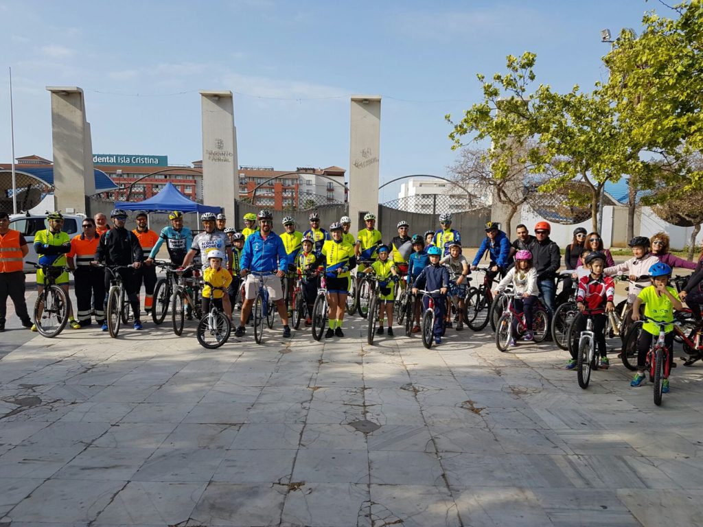 Isla Cristina acogió el Día Mundial de la Bicicleta y la Concentración de Bádminton