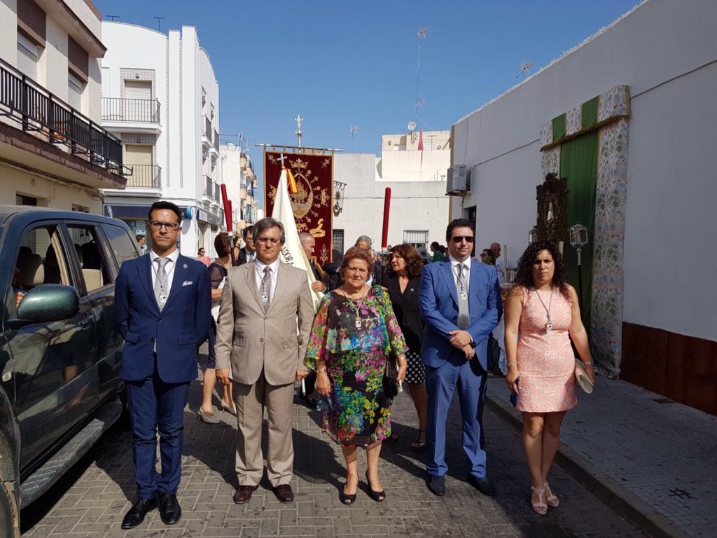 El calor no impidió una multitudinaria procesión del Corpus en Isla Cristina