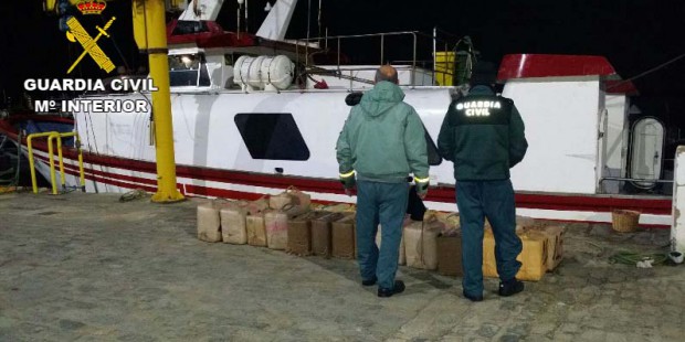 Cuatro detenidos en un pesquero cargado de hachís