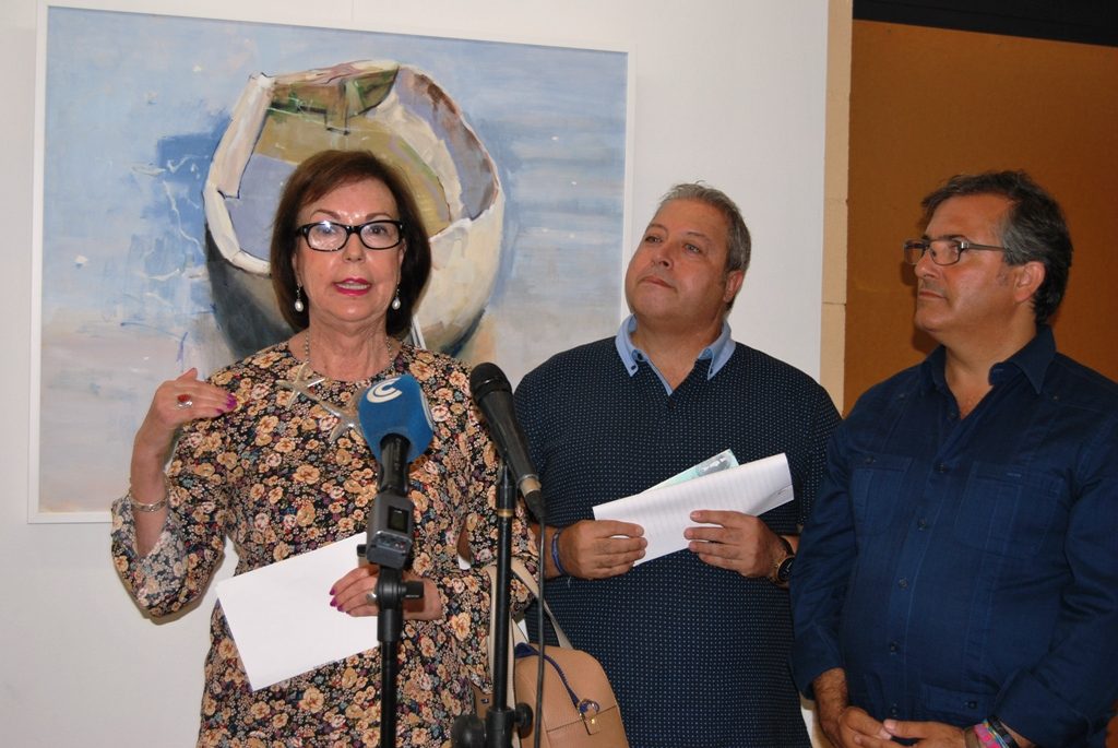 La pintora onubense Ana Rovira expone sus obras en Isla Cristina