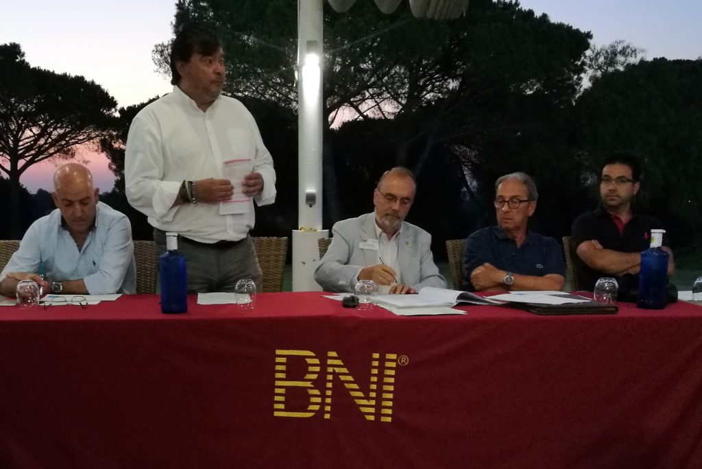 El alcalde de Huelva participa en una reunión veraniega de los grupos BNI Innovación y Estrategia