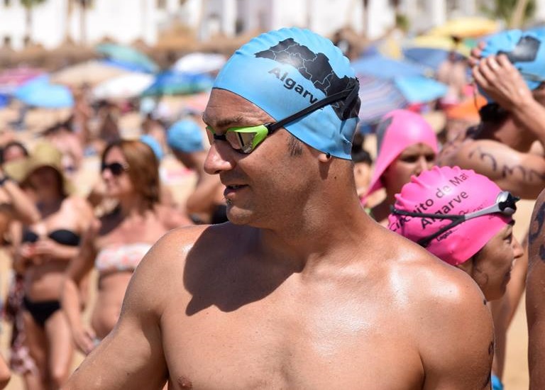 Rubén Gutiérrez “suma y sigue”. El nadador continúa sin bajarse del pódium.