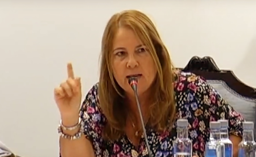 Expulsada del Pleno de Isla Cristina la ex alcaldesa por insultos a la actual