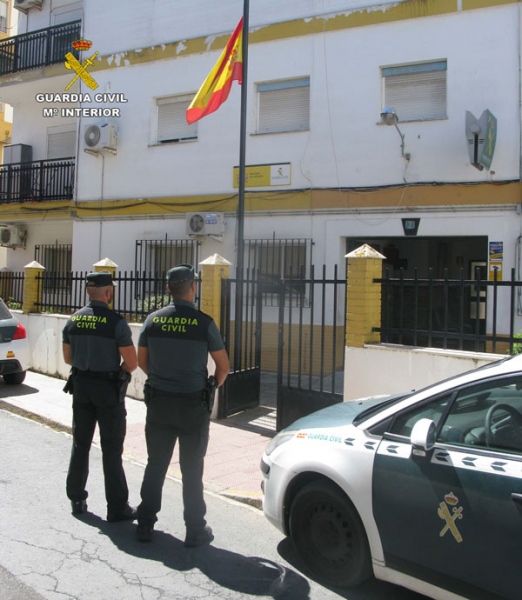 Tres detenidos en Isla Cristina por robar 12.000 euros de una pollería y 2.500 euros de una ferretería