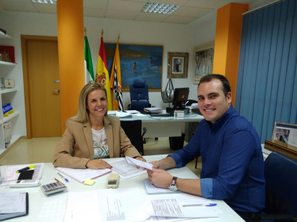 La Alcaldesa de Isla Cristina recibe al nuevo Presidente del Partido Popular de la localidad