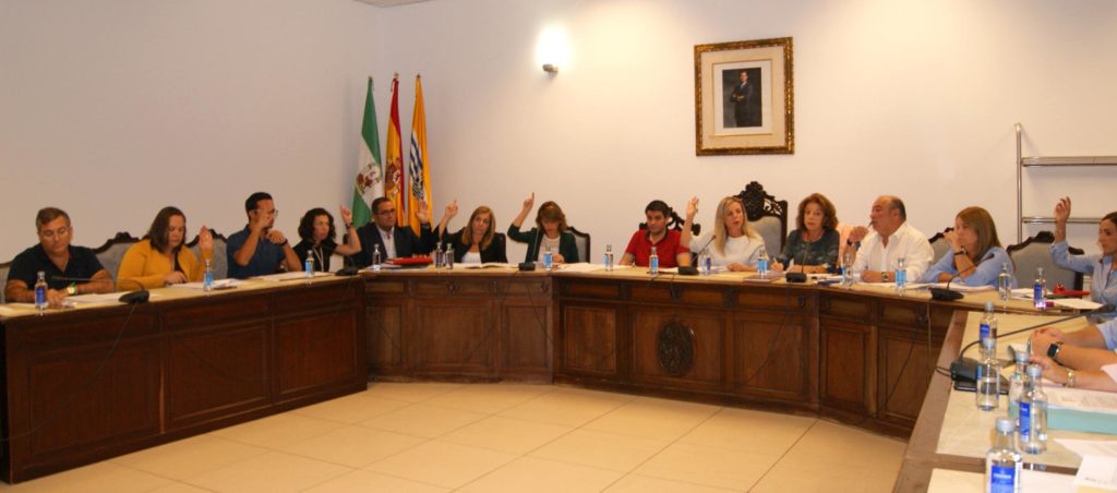 El ayuntamiento de Isla Cristina concede la distinción de Hija Predilecta a María de los Ángeles Infante