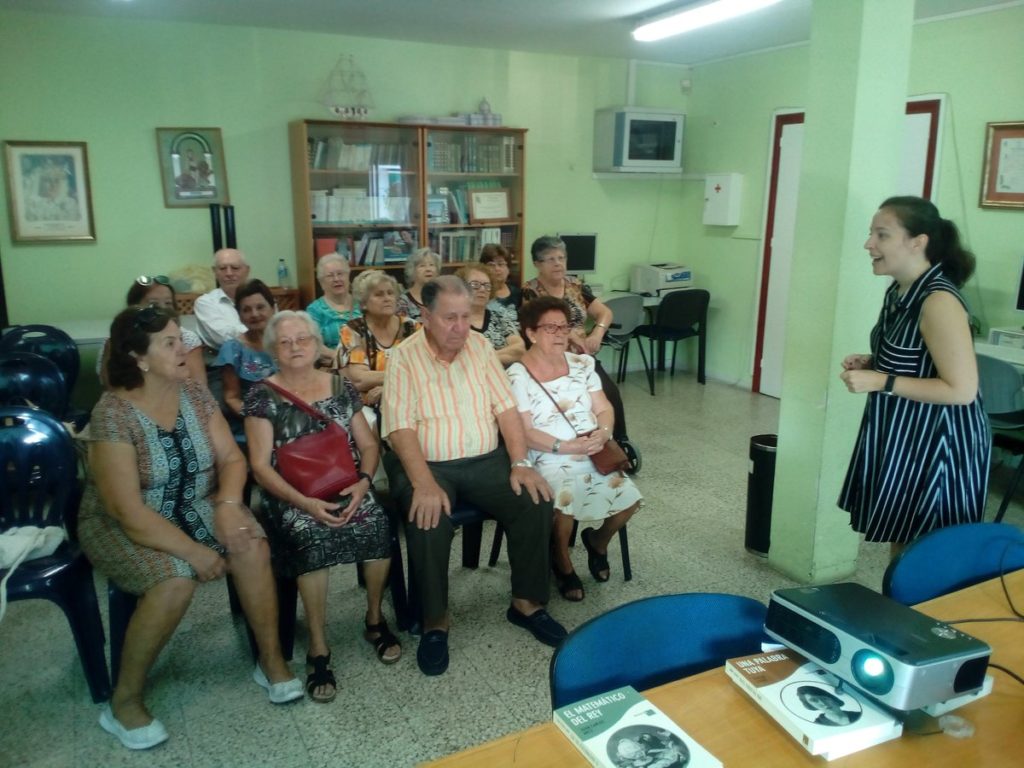 Isla Cristina acoge dos talleres sobre la prensa andaluza para personas mayores