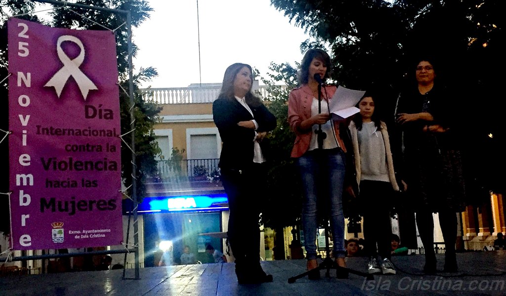 Concentración contra la Violencia Contra las Mujeres en Isla Cristina