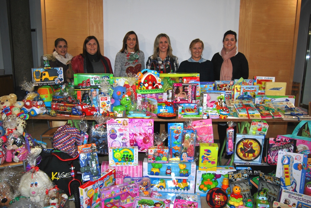 Las Escuelas Infantiles isleñas entregan los juguetes recogidos en su campaña navideña