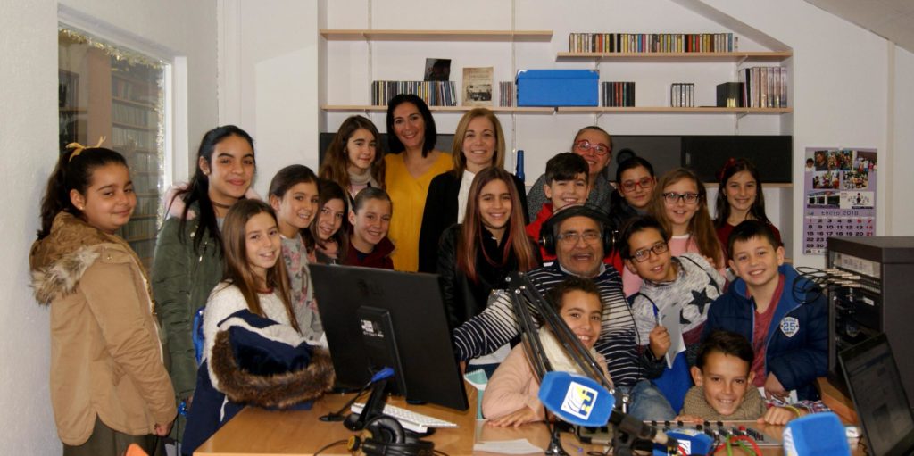 El Consejo Infantil de Infancia y Adolescencia visita Radio Isla Cristina y algunas instalaciones municipales