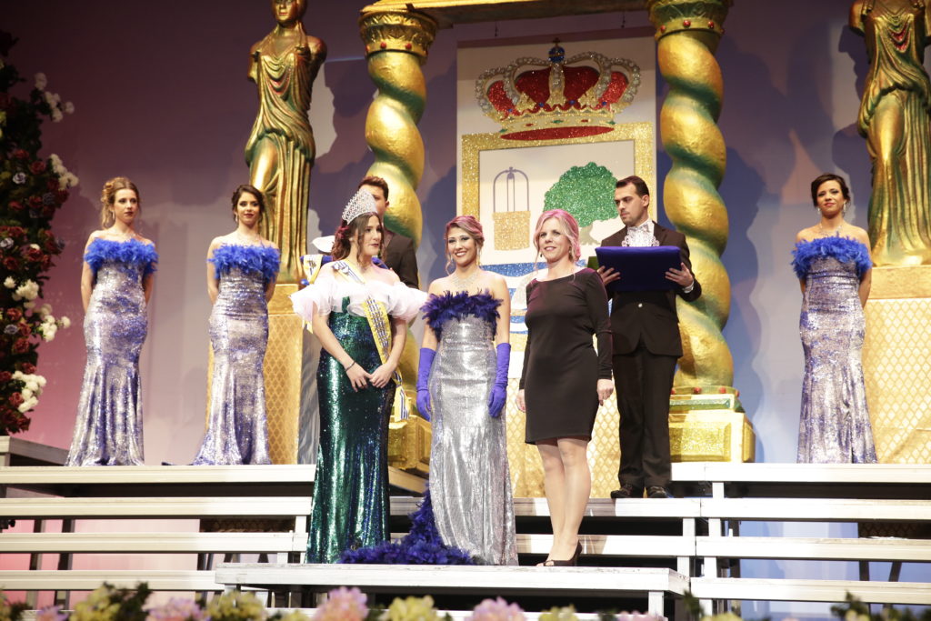 Isla Cristina coronó a su Reina del Carnaval en una noche llena de sorpresas y emociones
