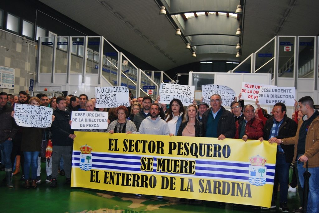 El sector pesquero de Isla Cristina se concentra para exigir soluciones a su problemática