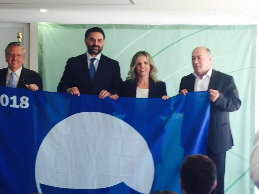 Entregadas las Banderas Azules y los Senderos Azules de Isla Cristina e Islantilla.