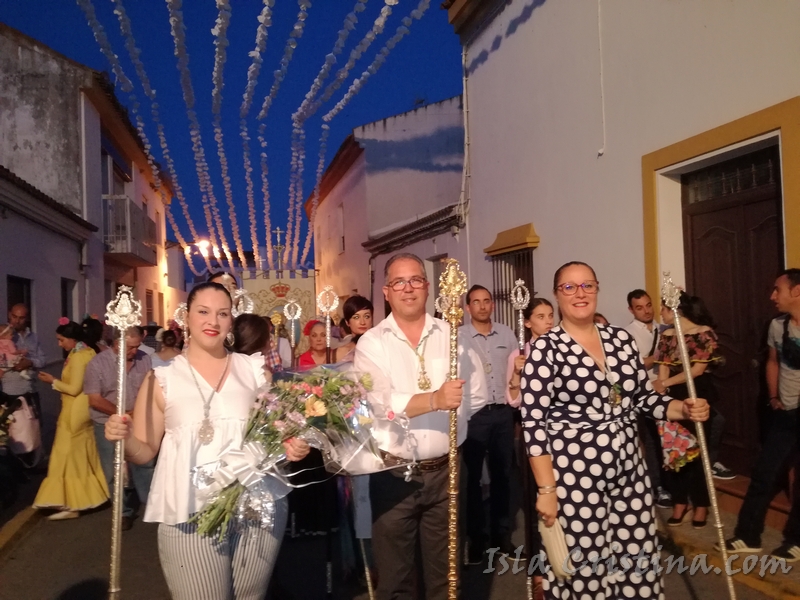 Ofrenda de flores a la Virgen de la Esperanza de la Hermandad del Rocío de Isla Cristina