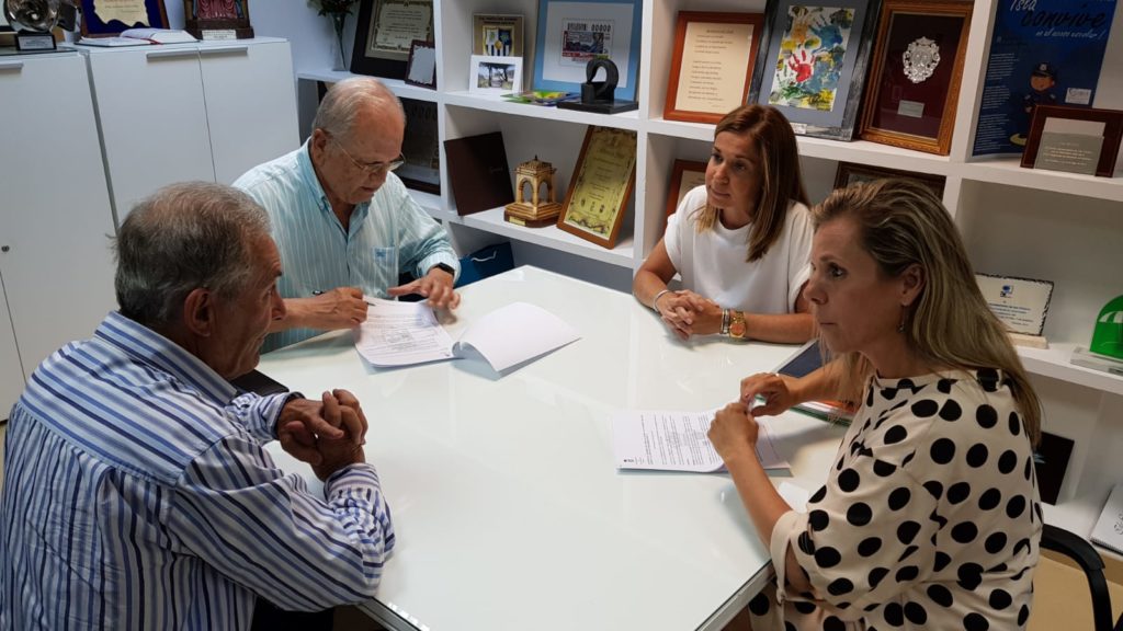 Firmado en Isla Cristina el convenio con la Asociación Resurgir para el uso del economato social