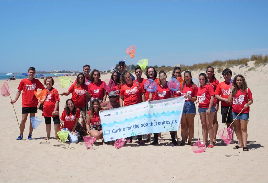 Los voluntarios de Cruz Roja limpiarán las Playas de Isla Cristina durante el verano