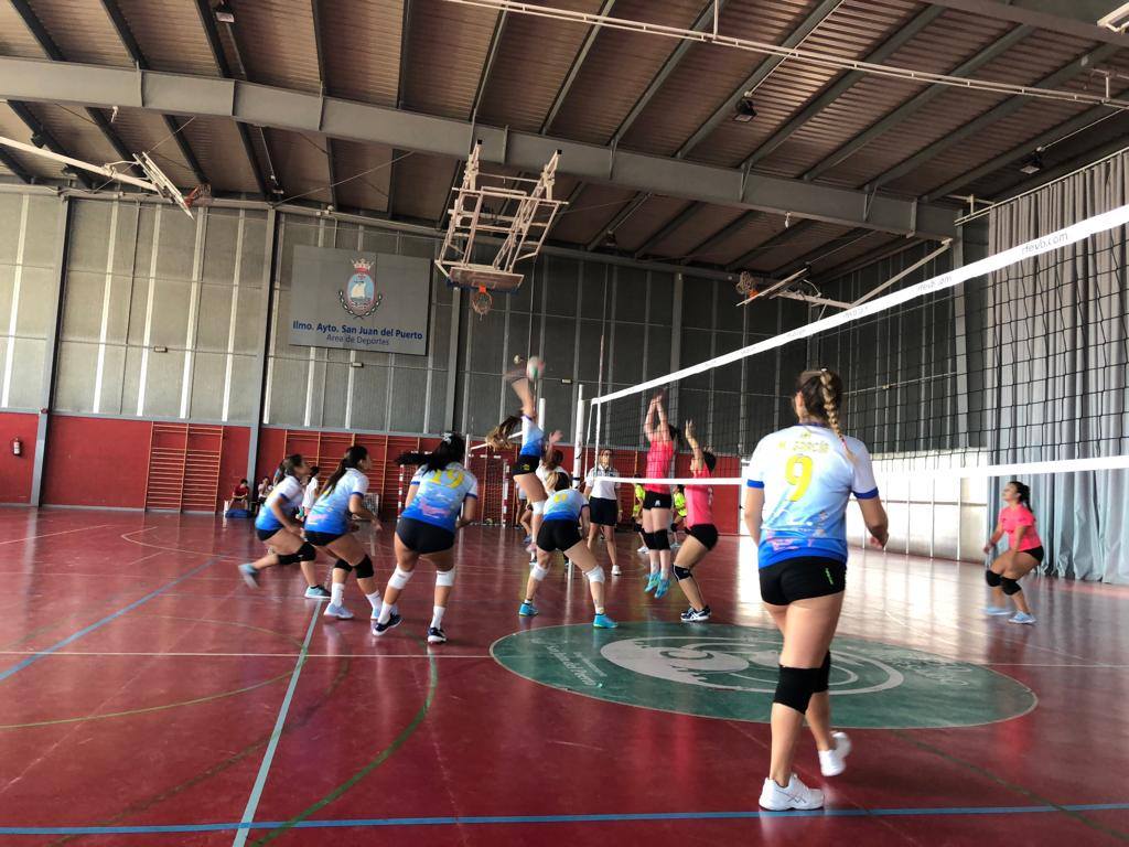 Debut en casa del Club Voleibol Isla Cristina