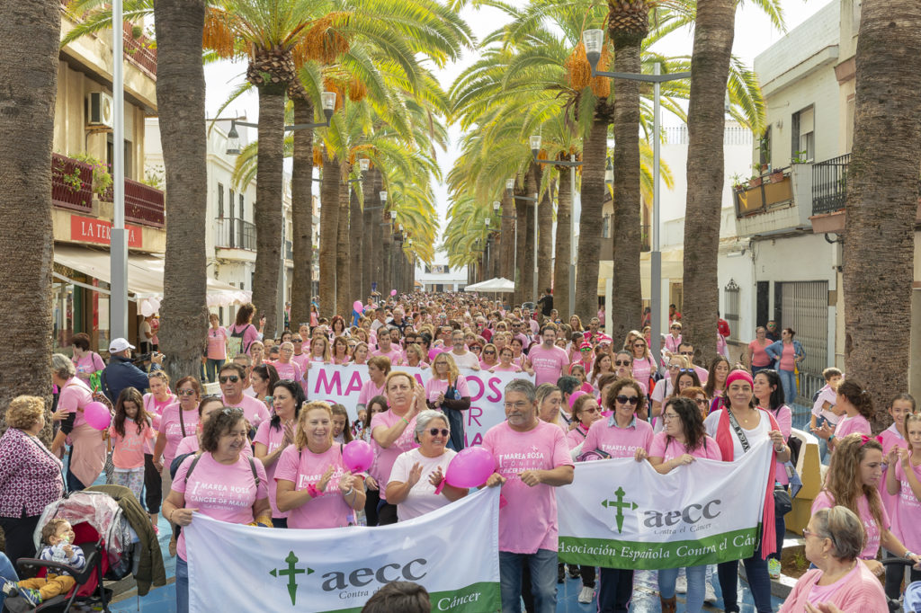 Isla Cristina se vuelca en la primera Marea Rosa contra el Cáncer de Mama