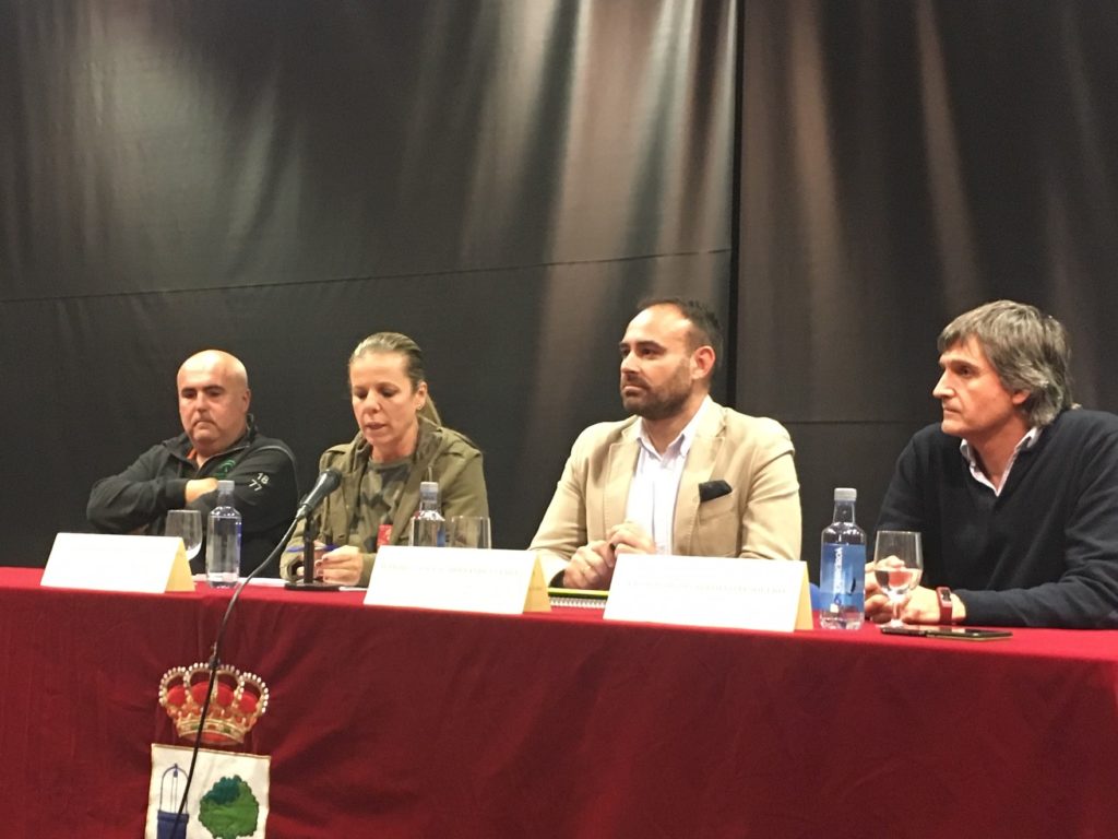 Junta y Ayuntamiento de Isla Cristina, mantienen un encuentro con el sector del pulpo